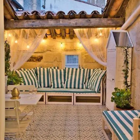 Appartement-terrasse Centre Historique 公寓 *